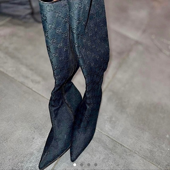 Size 37 Gucci Heels #Gucci #Heels #Designer #Shoes #Womens 
Original Price 1400 - Picture 1 of 4